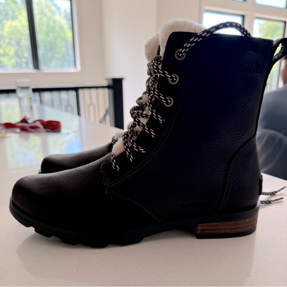 Sorel Sherpa lined boots, women’s 8.5